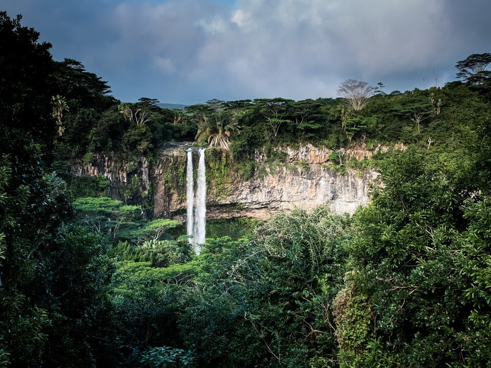 cascate nella foresta pluviale