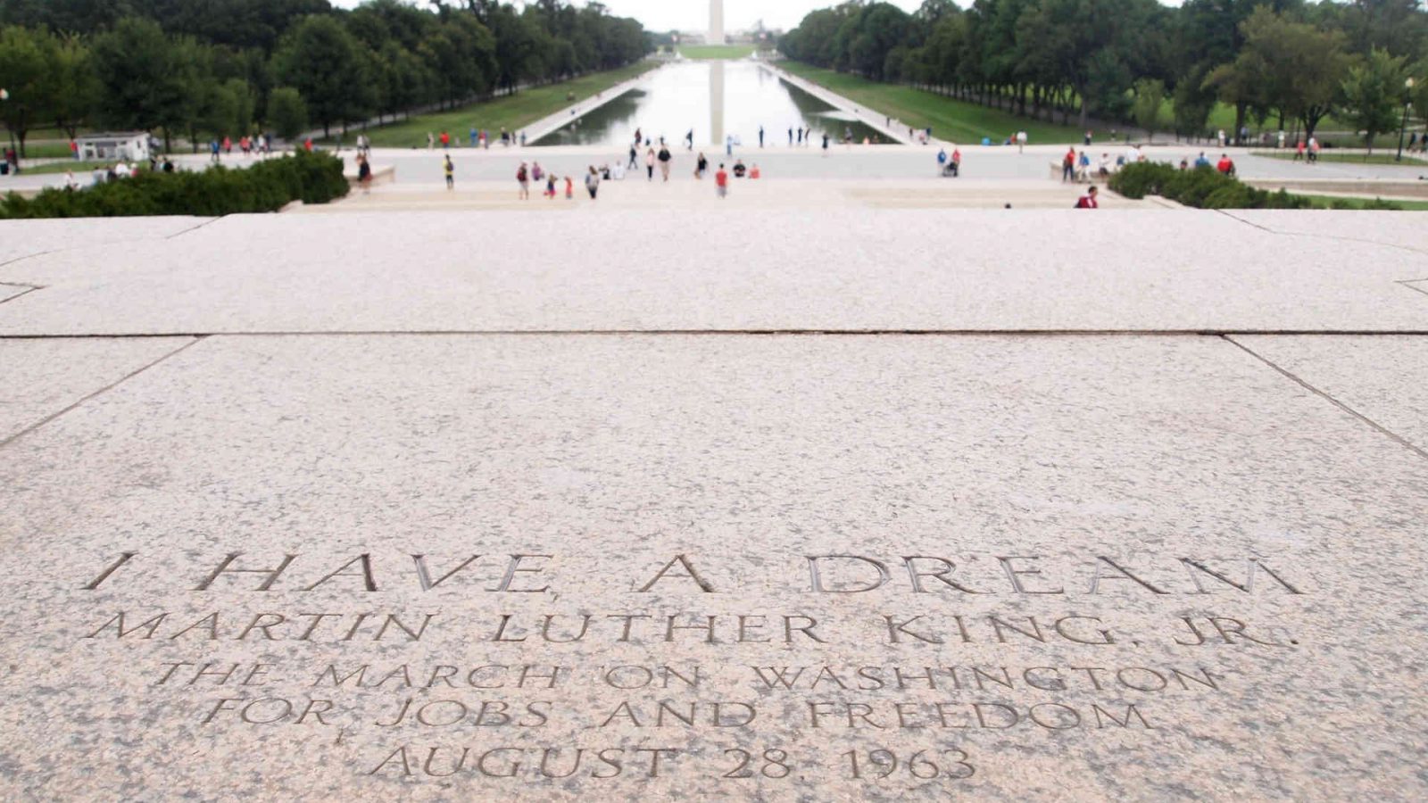 pavimento con incisa una frase di Martin Luther King