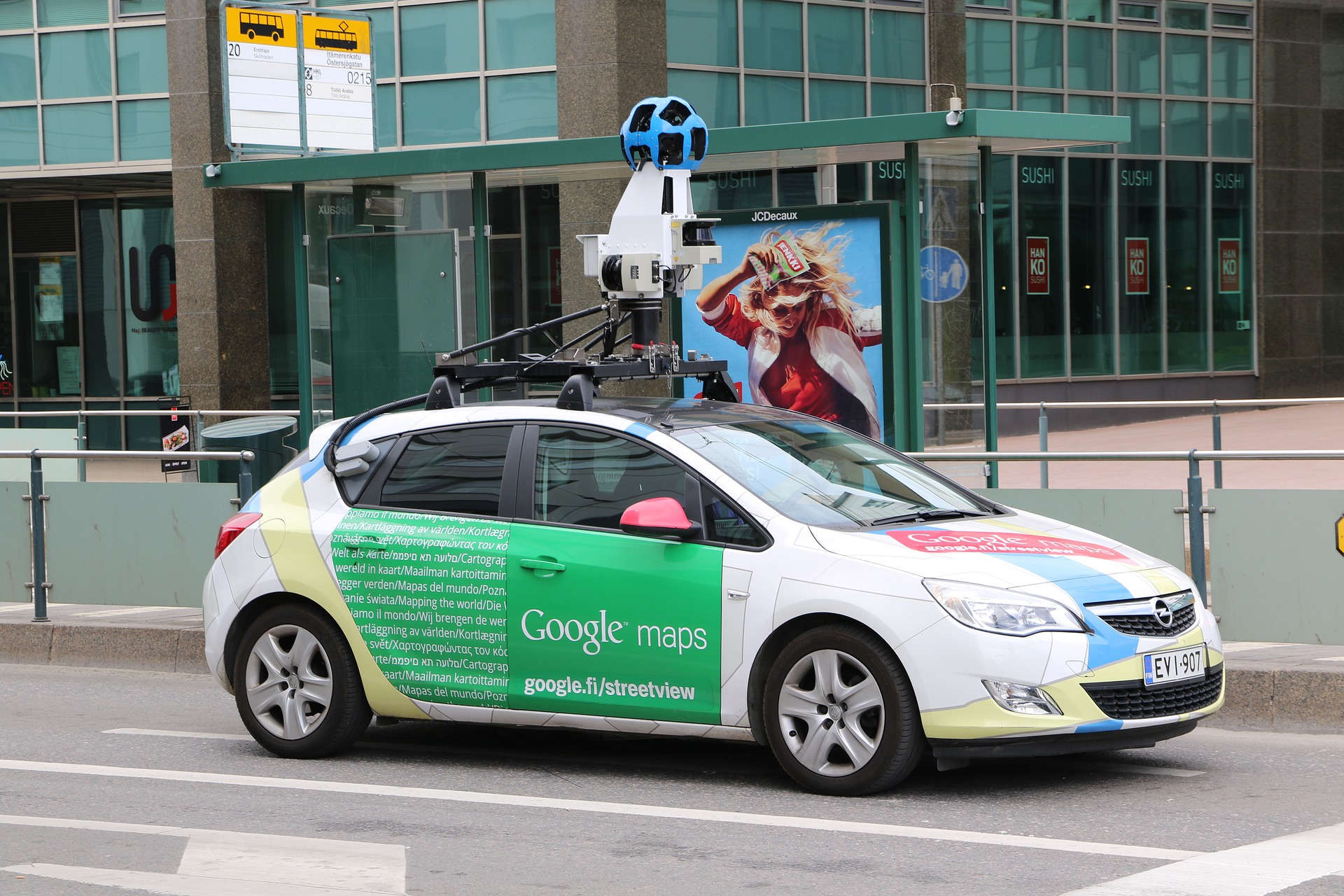 google-car-per-strada