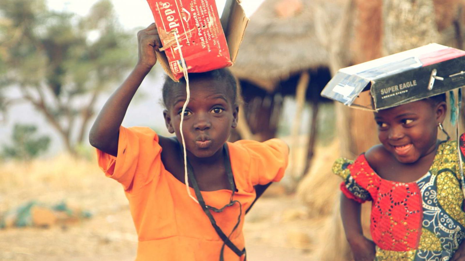 bambini in nigeria che giocano