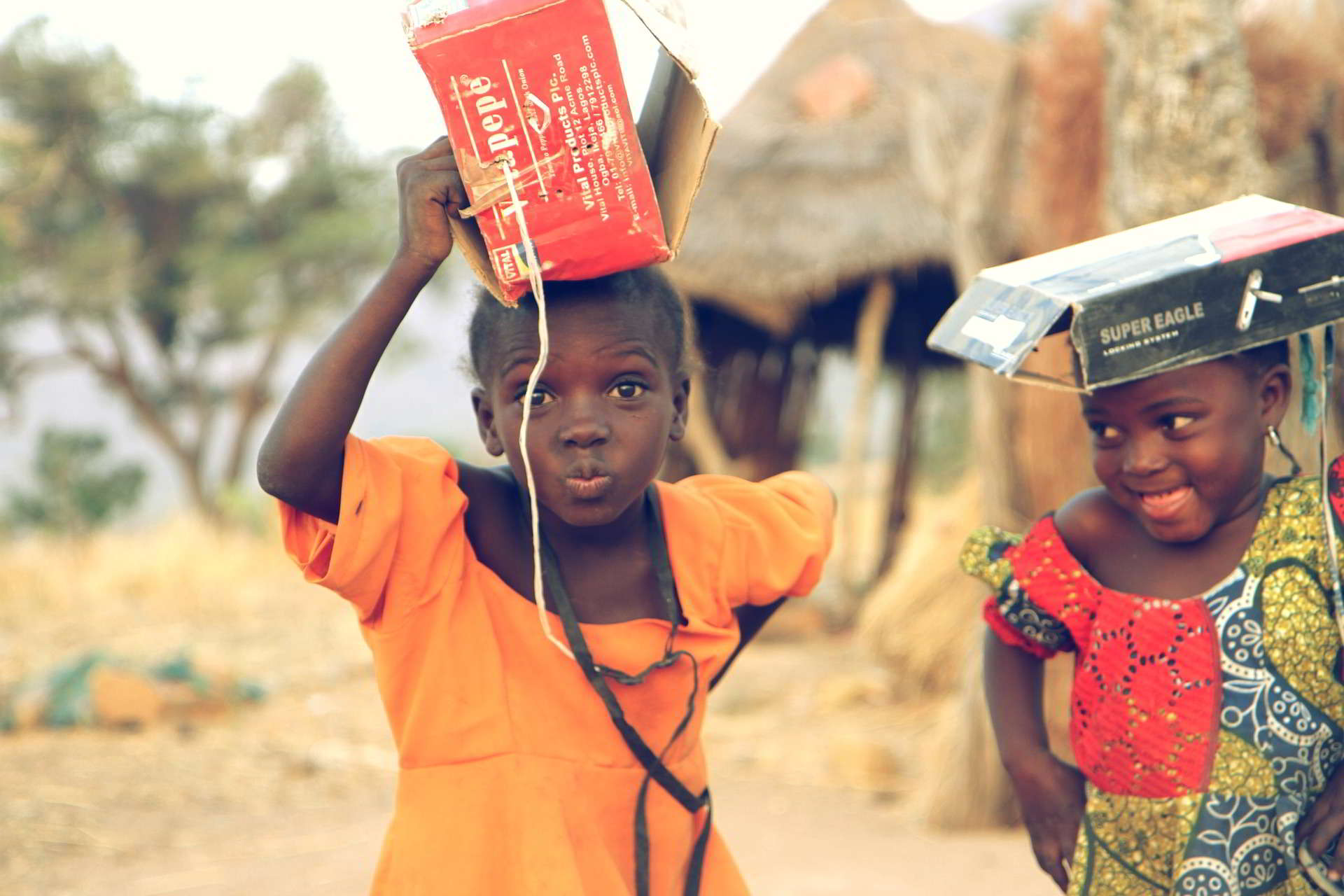 bambini in nigeria che giocano