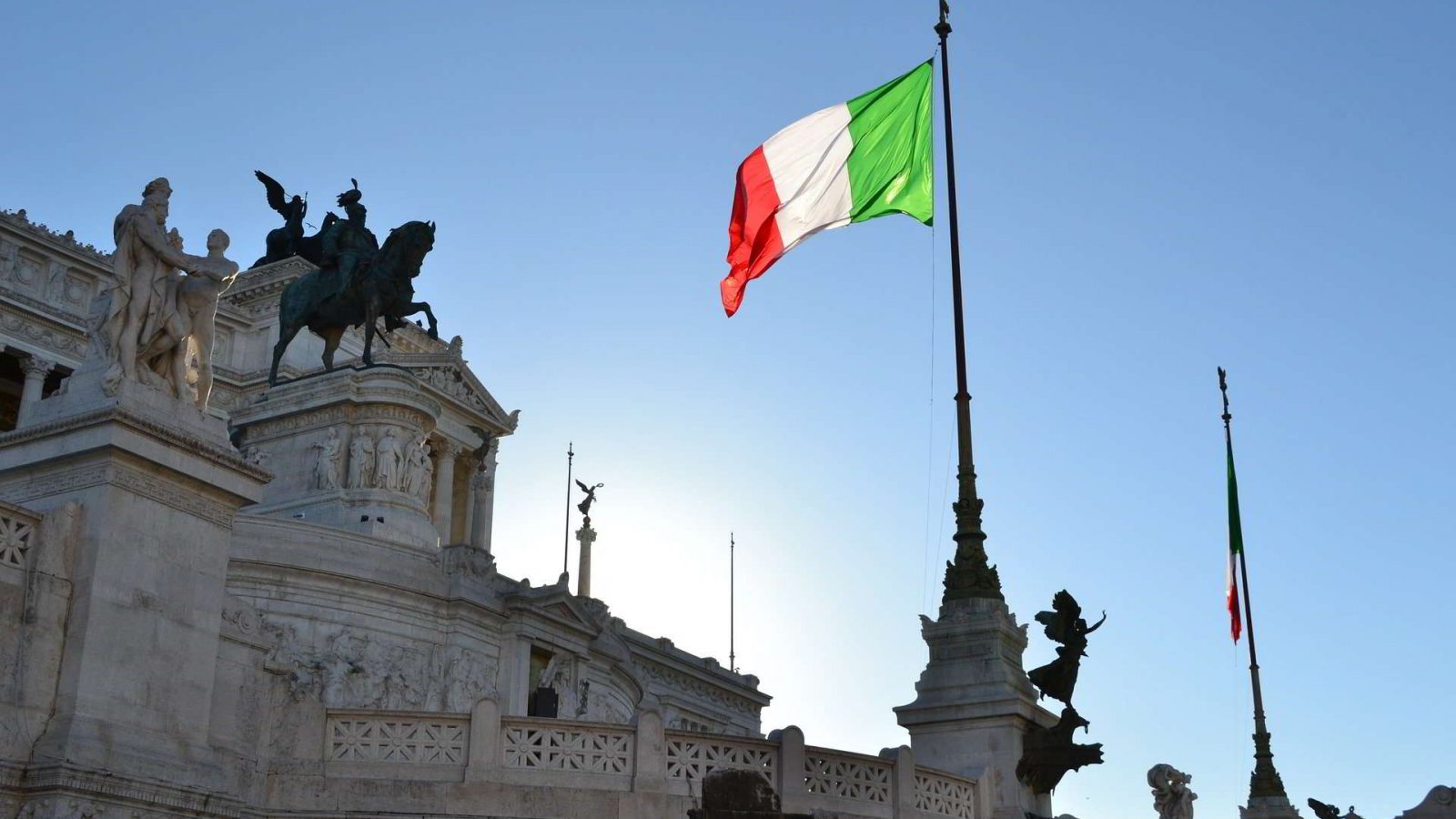 bandiera italiana a roma